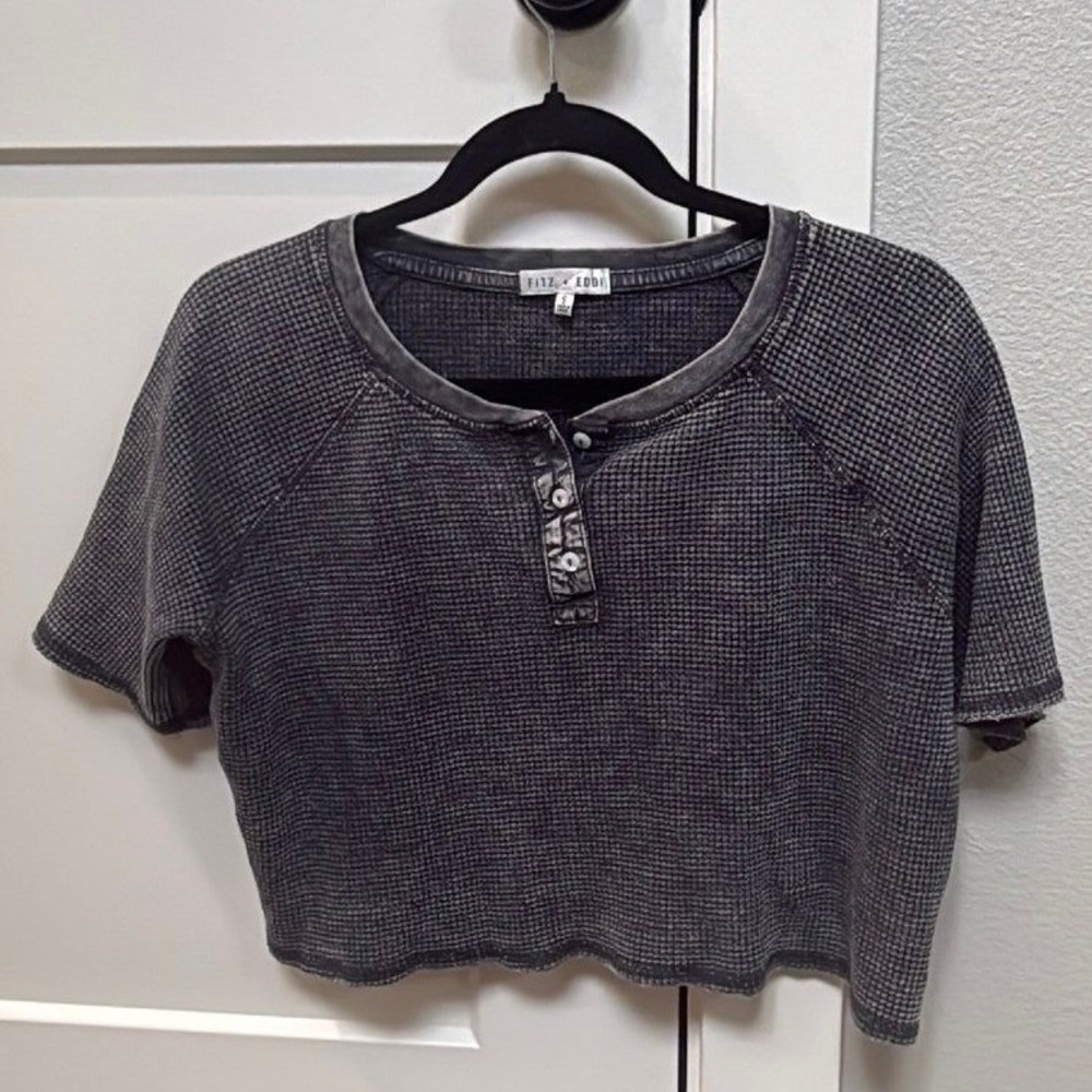 Fitz + Eddi‎ Gray Waffle Knit Henley Crop Top Size Small
